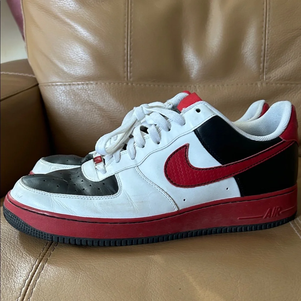 Nike Air Force 1 ‘82 Low Top Varsity Red Black and White size 13 - Picture 3 of 11